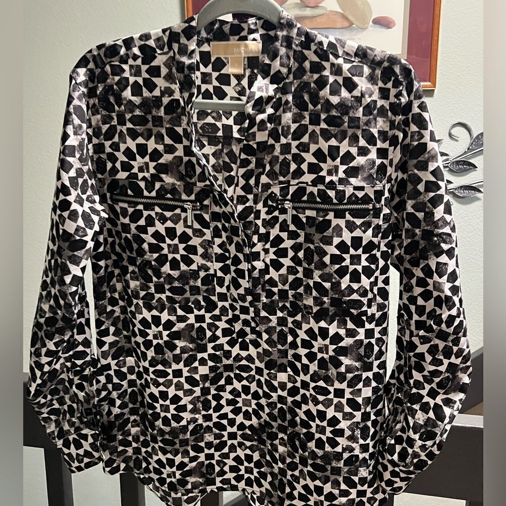 Small Michael Kors Geometric Black & White Adjustable Long Sleeve Blouse #083